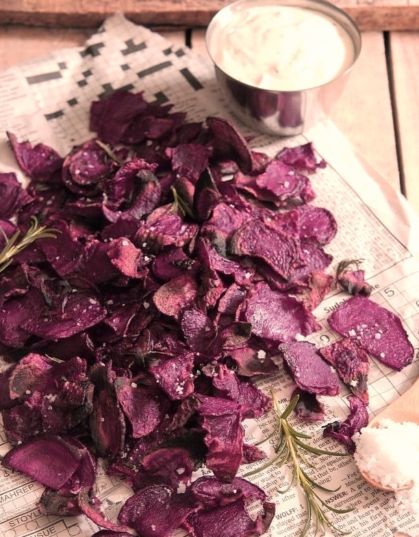 Rosemary Sea Salt & Vinegar Beet Chips with Garlic-Rosemary Dip (Source