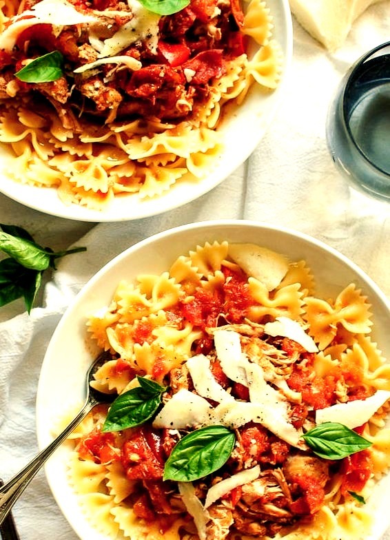 Slow Cooker Chicken and Tomatoes with Bowtie Pasta